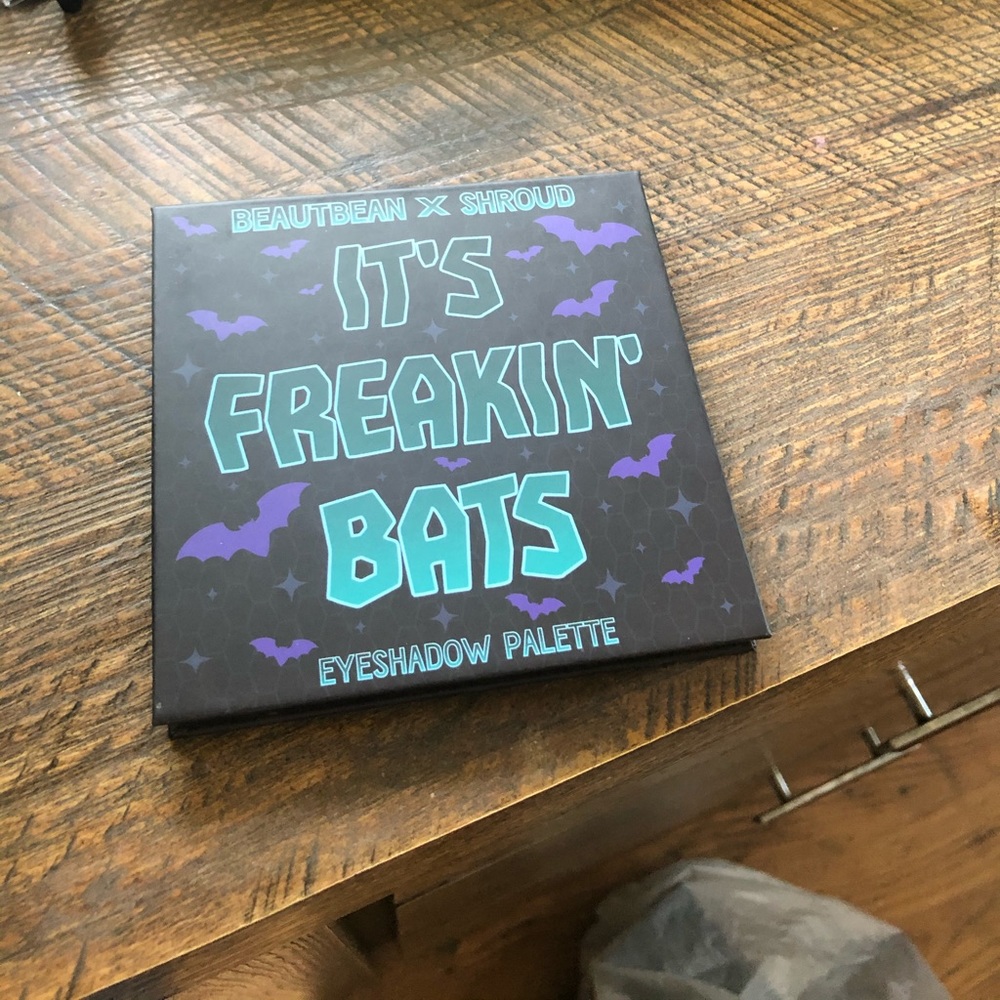 Shroud cosmetics It’s Freakin Bats palette